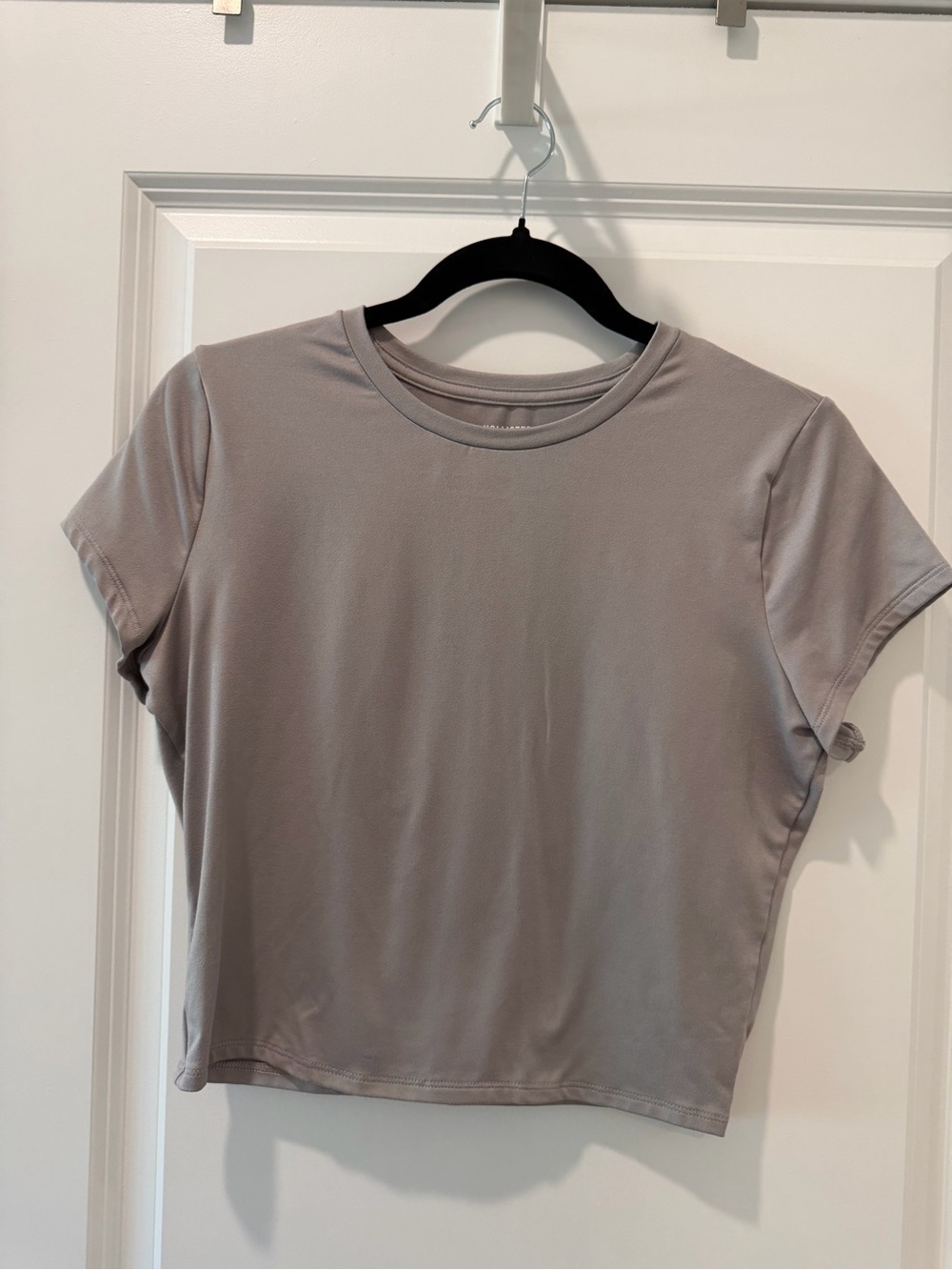 Hollister Women's Crewneck Short Sleeve cropped Tee in Light Taupe